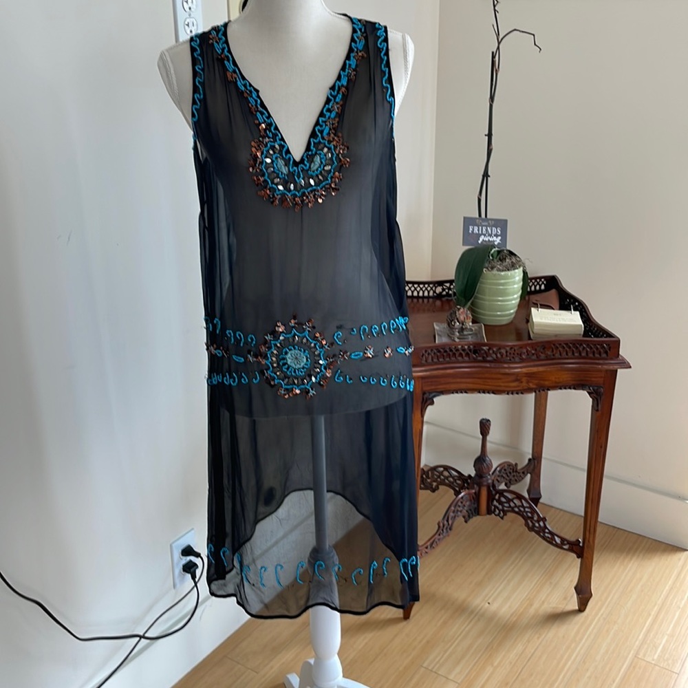 White House Black Market tunic top size M